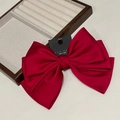 Eleganter großer roter Satin-Haarclip mit glänzendem Finish und Federverschluss - Rot