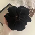 Elegante elastico per capelli grande in velluto nero con texture di lusso e pieghe - Nero