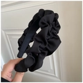 Elegant black pleated headband with elastic shimmer fabric for a high crown voluminous look - 6cm Pleated Style / Black