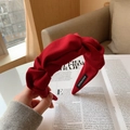 Serre-tête plissé rouge foncé élégant avec étiquette handmade et texture élégante - Bordeaux