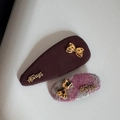 Détails de barrettes en tweed marron et rose avec accents métalliques de nœuds dorés - Paire de Barrettes Nœud d'Or Goutte Café