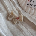 Detail of cream acetate horse hair tie featuring red heart and sparkling rhinestones - Off-white Horse (Hair Clip)