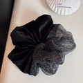 Detail von Samt und geblümtem Organza Haargummi mit schickem Bicolor Design - Samt Patchwork (Schwarz) / Schwarz