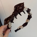 Detail showing the inner non-slip teeth and paisley bow texture on the headband - Non-Slip Toothed Headband / Paisley Bow Toothed Headband - Beige Coffee