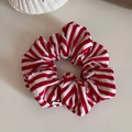 Dettaglio ravvicinato di un elastico per capelli a righe rosse e bianche in cotone - Rosso a Righe