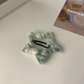 Detalle de pinza para el pelo con estrella de ganchillo en lana gris y verde con clip - Verde Turquesa