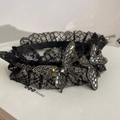 Cerchietto in pizzo con paillettes nere e due farfalle di strass per moda femminile - Stile Farfalla Scintillante