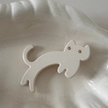 Close-up of cream-white acetate cat hair clip with glossy finish and gold eyes details - Cat Shape (Milk White) / Creamy White
