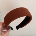 Detailed close-up of brown knitted wide headband showing thick texture and anti-slip lining - Caramel color