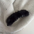 Pinza per capelli invernale in finta pelliccia nera con texture morbida per coda di cavallo - Nero