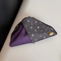 Détail de la pince à cheveux vintage à fleurs avec plaque en métal doré et doublure contrastée - Patchwork Gris Violet - Pince Triangle
