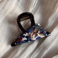 Detail of handmade acetate shark hair claw clip with marble texture and metal spring - Triangle Acetate Patch (Blue) / Blue