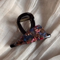 Macro shot of triangle tortoiseshell claw clip with FAVORS Handmade text on linen - Triangle Acetate Patch (Dark Multicolor) / Dark Multi-color