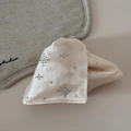 Detailansicht der cremefarbenen Satin-Haarklammer mit glänzenden Strasssteinen in Sternform - Weiß