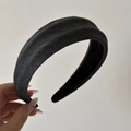 Detalle de una diadema gris oscuro en tela con textura de espiga de alta calidad - Gris Oscuro Texturizado - Diadema