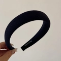 Detail of black knitted headband featuring a handmade label on the textured fabric - All-inclusive Style / Navy Blue