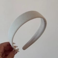 Detail of light grey knitted sponge headband with a wide padded design and soft texture - Patch Style / Off White