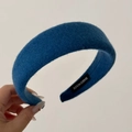 Dettaglio fascia larga in lana blu navy fatta a mano con etichetta interna tessuta - Blu