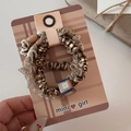 Detalle de coleteros de encaje y accesorios de cuadros azules en tarjeta de cartón - Conjunto de Gomas de Cuadros Cuadrados (6116986602746) / Beige Café