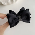 Eleganter großer schwarzer Satin-Haarclip mit Strasssteinen und schwarzen Perlen - Dutt-Clip