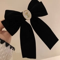 Dettaglio del fermaglio per capelli in velluto nero con cammeo e perle retrò - Fiocco Vintage Con Nastri (Cammeo)