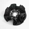 Coletero elegante de satén negro con ribete de cuadros blancos y etiqueta tejida Lucky - Cuadros Negro