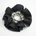 Elegante coletero de satén negro de doble capa con borde de cuadros y etiqueta tejida - Cuadros Crema