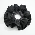 Elegante coletero de satén negro con estampado floral y etiqueta tejida de marca - Negro Floral
