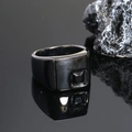 Primer plano de anillo de sello negro para hombre con circonita cuadrada sobre piedra - Talla 7 / Base Negra Piedra Negra