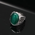 Dettaglio dell'anello vintage con pietra occhio di gatto verde e pietre marcasite - Taglia 7 / Argento Occhio di Gatto Verde