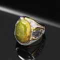 Anello da uomo vintage con grande pietra verde e placcatura bicolore oro e argento - Taglia 7 / Oro Bicolore Unakite