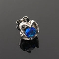 Clou d'oreille en acier titane poli avec un brillant cristal bleu rond serti en couronne - Acier Inoxydable Couleur Argent Zircone Bleue