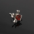Gotische kruisbeen oorknopje in vintage zilver met een centrale rode zirkoonsteen - Enkel Stuk / Staal Kleur Rode Strass (Enkel)