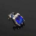 Quadratischer blauer Zirkonia-Ohrstecker in silberner Felsstruktur für Damen und Herren - Silberfarben Blauer Zirkonia (Einzelstück)
