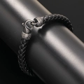 Bracciale da uomo in pelle nera intrecciata con chiusura in acciaio argento inciso vintage - Nero