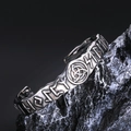 Wikinger Runen Armreif aus Vintage Silber Edelstahl mit Triquetra Knoten Design - Stahlfarben