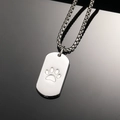 Gepolijste roestvrijstalen dierenas-ketting met pootafdruk op zwarte achtergrond - Alleen hanger (geen ketting) / Zilver