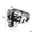 Anello vintage in acciaio al titanio con maschera astratta e stile gotico industriale - US 7 / Color Acciaio