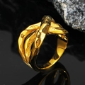 Anello dorato minimalista a strati geometrici con design materico in metallo fuso - US 6 / Oro