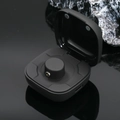 Dettaglio della custodia di ricarica nera opaca dell'anello smart con porta USB-C - Universale / Custodia di Ricarica Quadrata Nera Solo