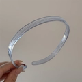 Détail du serre-tête transparent effet gelée avec de fines dents intérieures antidérapantes - Style de base / Gris