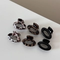 Mini-Haarklammern-Set mit Leopardenmuster in Braun und Schwarz auf neutralem Hintergrund - Leopard Oval