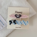Détails de barrettes à fleurs roses avec nœuds et perles sur carte faite main - Pince Ovale Vague Twill Bleu