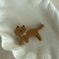 Brown leopard cat hair clip with white collar design placed on a white shell ceramic dish - 4mm Thick / Light Coffee Cat Clip