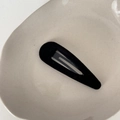Pince à cheveux élégante en velours noir en forme de goutte avec une finition chic - Goutte d'Eau en Velours / Noir