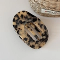 Vue détaillée d'une grande pince à cheveux en acétate avec motif écailles de tortue rétro - Style Ovale Évidé (FJ892543) / Écaille Claire