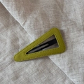 Detail of lime green velvet triangle hair clip with neat stitching on beige linen - Triangle / Yellow & Green