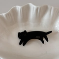 Dettaglio del fermaglio per capelli a gatto in acetato nero con scritta France Handmade - Nero