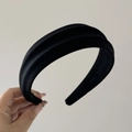 Détail du serre-tête rembourré noir montrant le tissu en maille et la structure épaisse - Noir