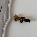 Détail de la pince à cheveux noeud écaillé avec lettrage doré France Handmade au dos - Épingle à cheveux / Écaille de Tortue